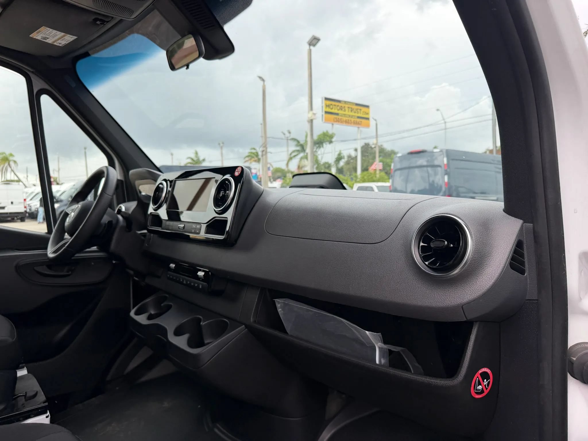 Used 2025 Mercedes-Benz Sprinter 2500 image 16
