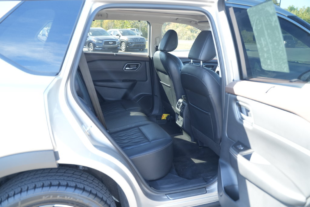 Used 2022 Nissan Rogue Platinum w/ Head-Up Display Package FWD image 24