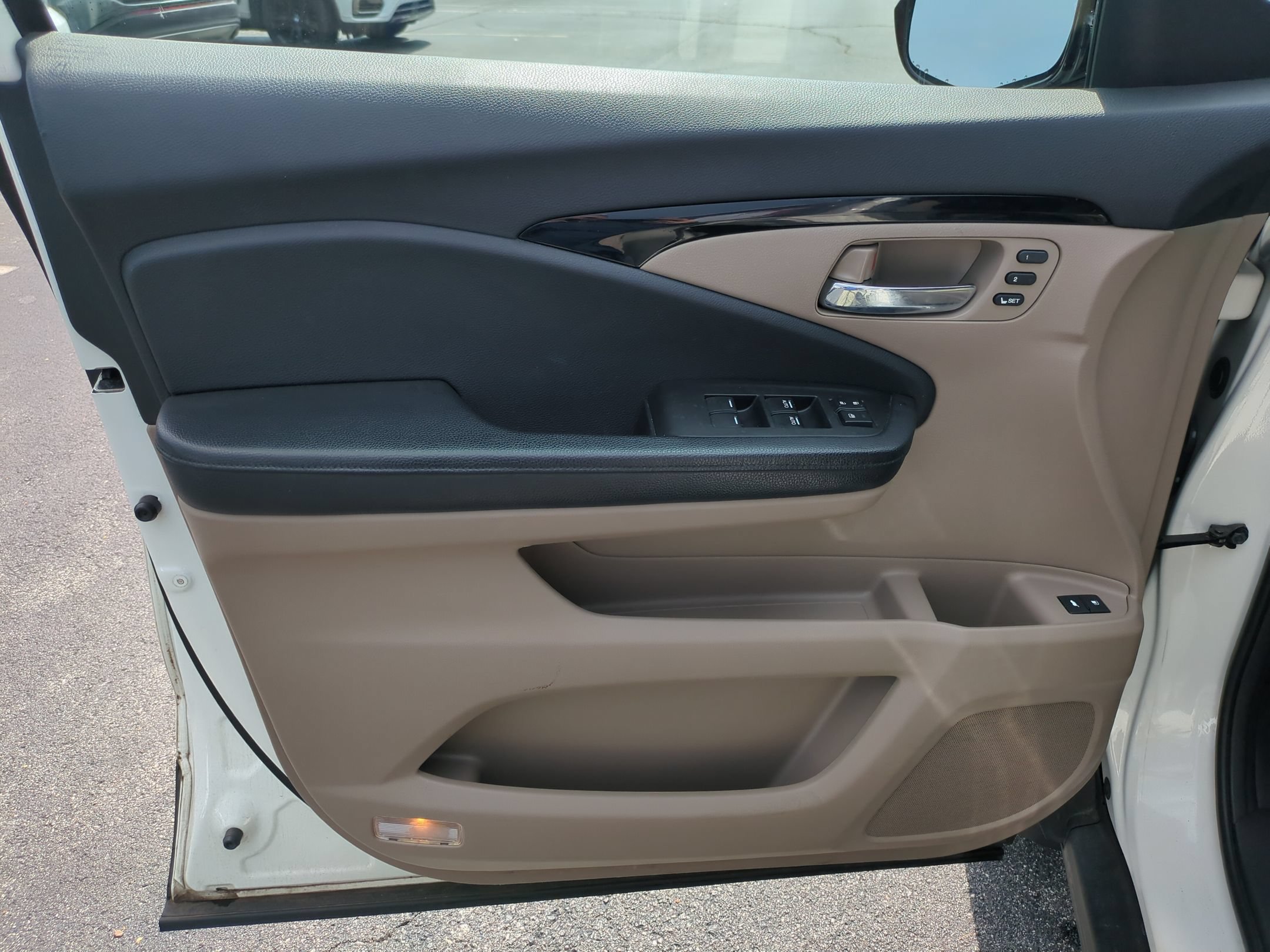 Used 2017 Honda Pilot Touring image 14