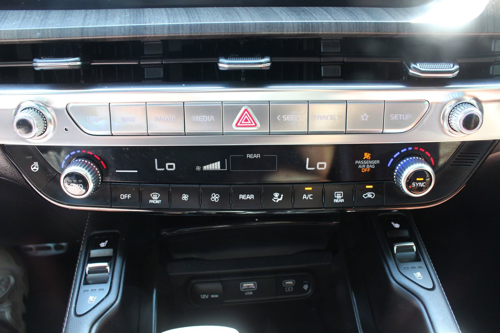 Certified 2024 Kia Telluride SX Prestige w/ Towing Package image 36