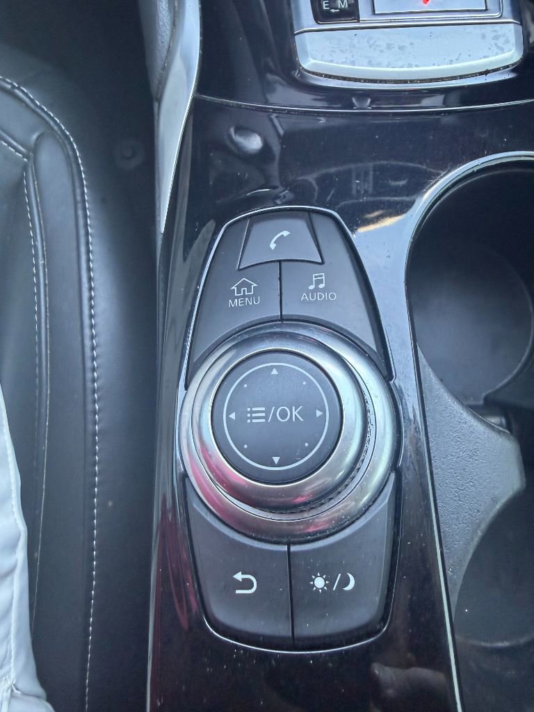 Used 2018 INFINITI QX30 FWD image 12