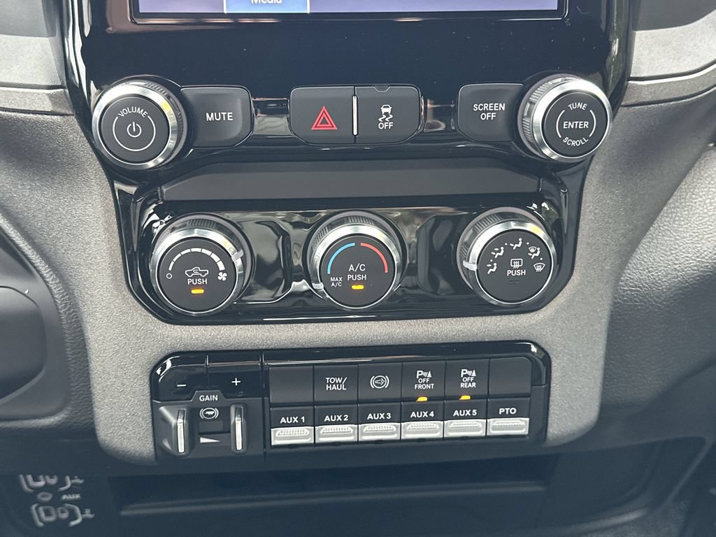 New 2026 RAM 5500 Tradesman AWD/4WD image 18