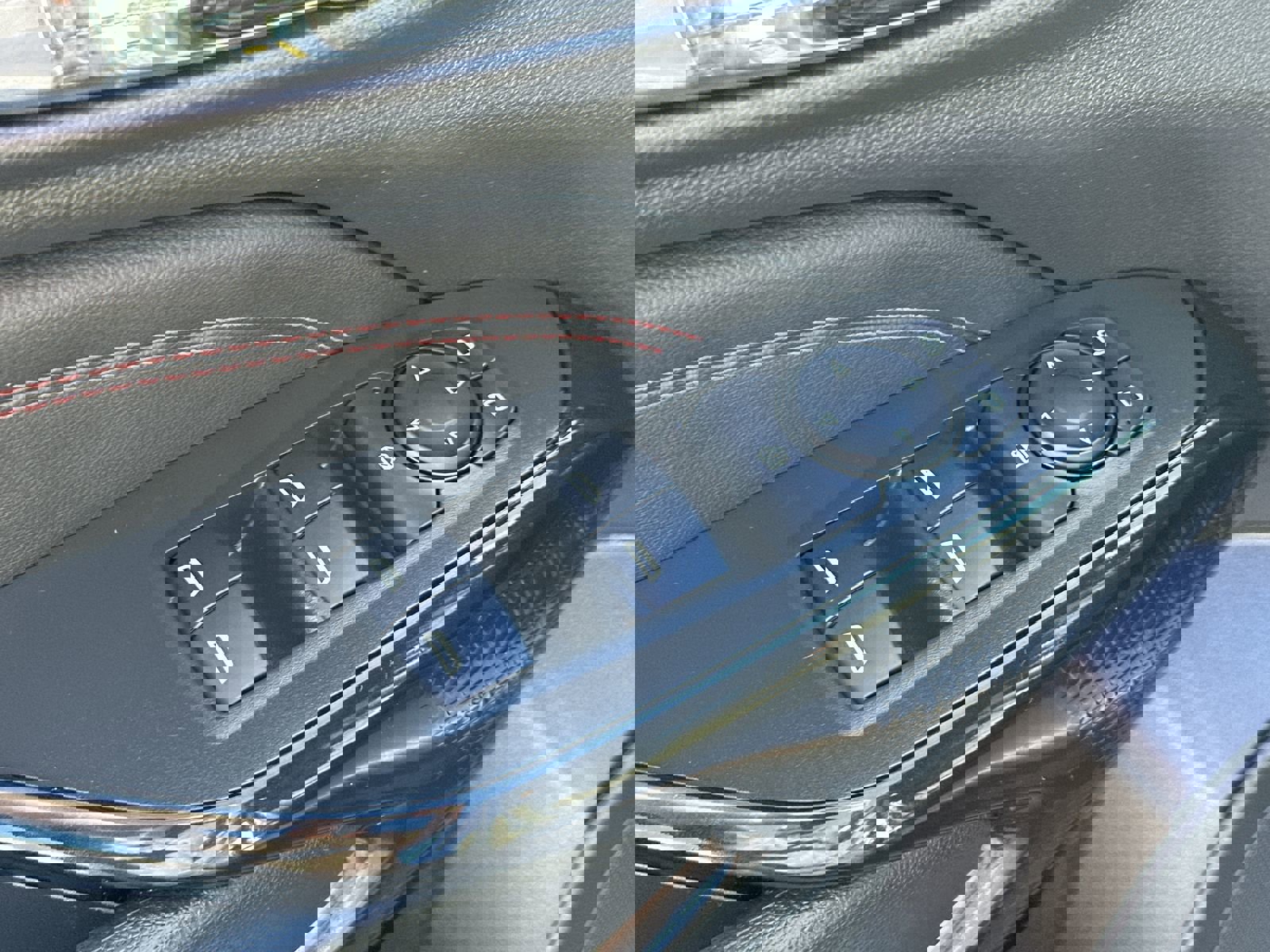 Used 2025 Chevrolet Trax RS w/ Driver Confidence Package image 15