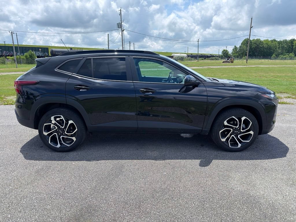 Used 2025 Chevrolet Trax RS w/ Driver Confidence Package FWD image 7