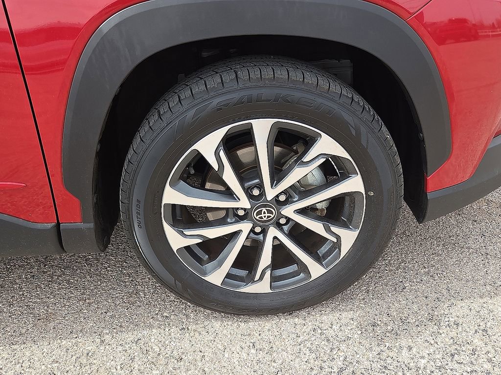 Used 2022 Toyota Corolla Cross XLE image 7