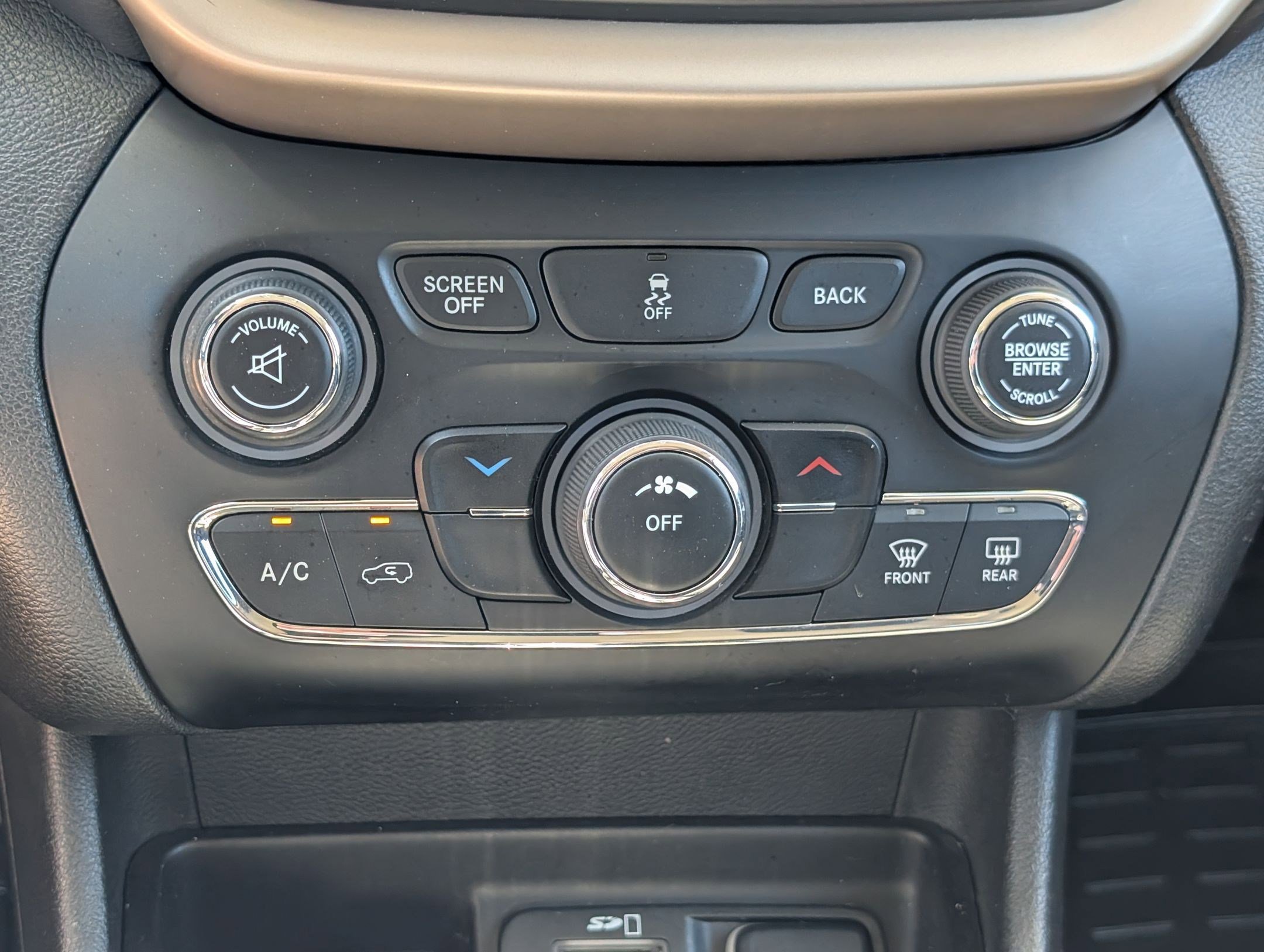 Used 2017 Jeep Cherokee Latitude w/ Safety/Convenience Group AWD/4WD image 20