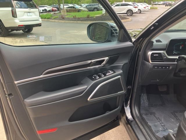 Used 2025 Kia Telluride S FWD image 9