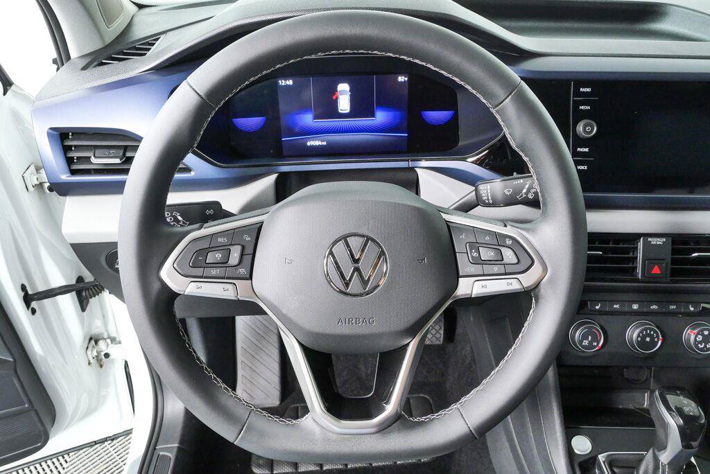 Certified 2022 Volkswagen Taos SE FWD image 8