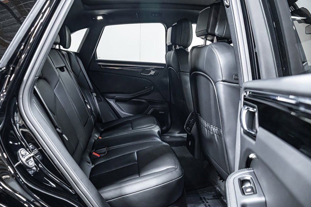 Certified 2025 Porsche Macan image 18