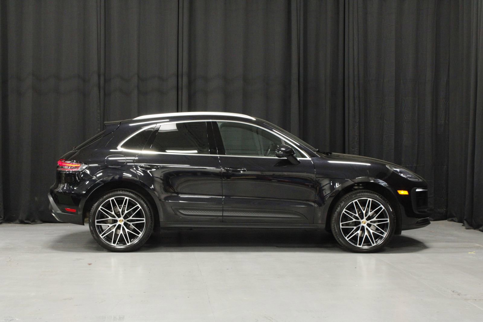 Certified 2026 Porsche Macan AWD/4WD image 6