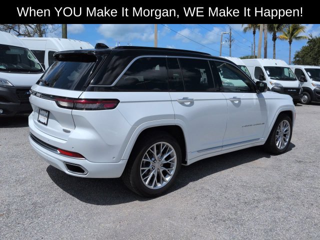 Used 2024 Jeep Grand Cherokee Summit AWD/4WD image 7