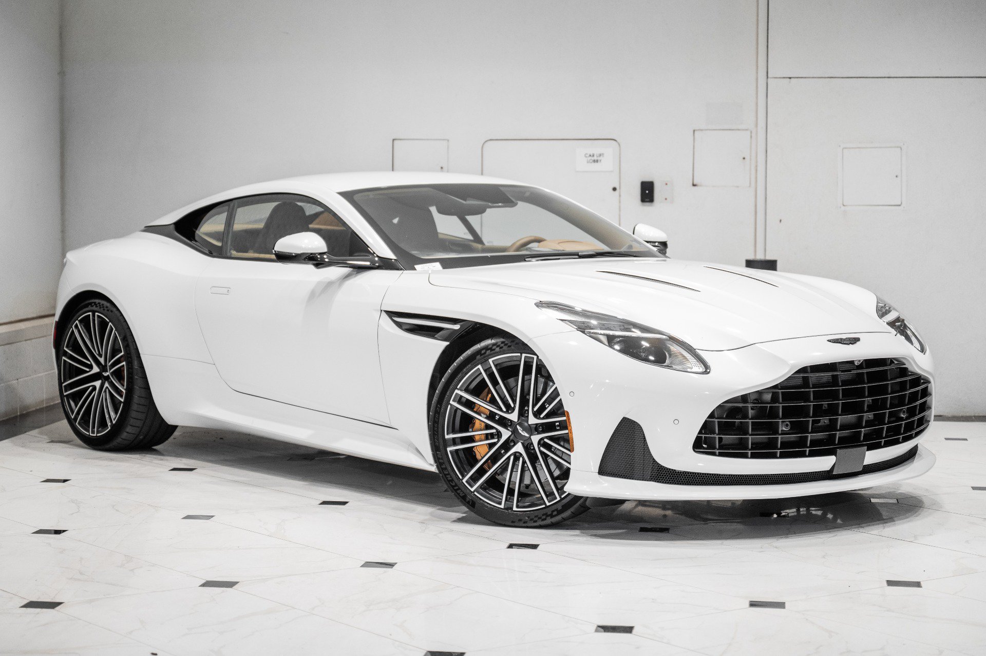 Used 2024 Aston Martin DB12 Coupe RWD image 39