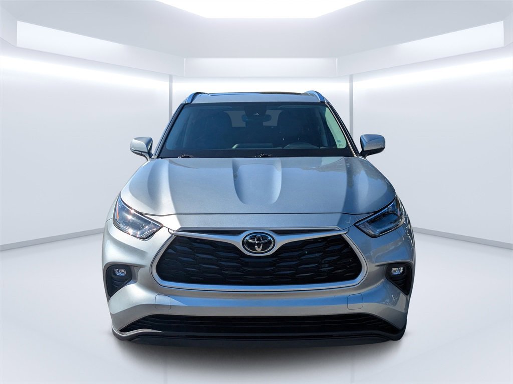 Used 2021 Toyota Highlander XLE image 8