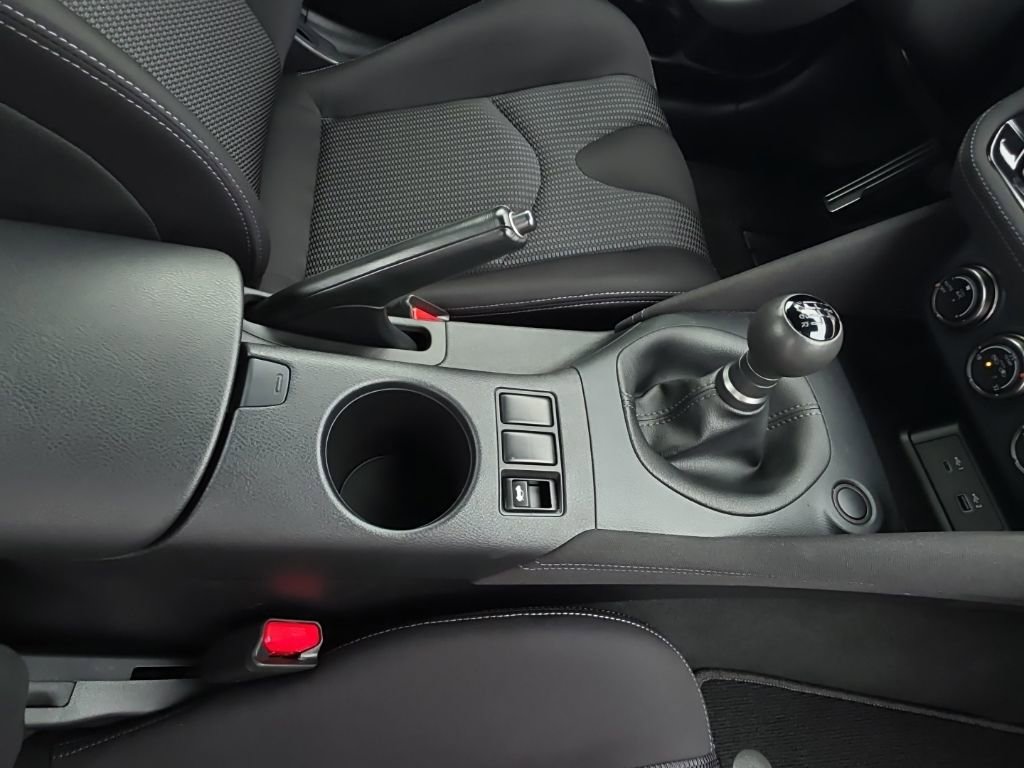 Used 2024 Nissan Z Sport image 38