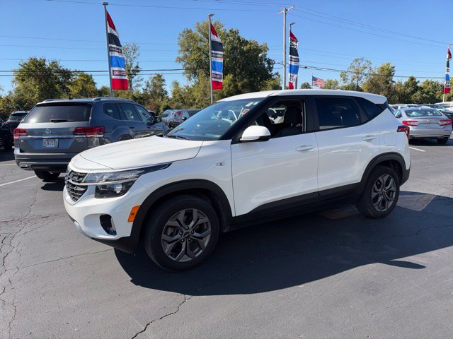 Used 2024 Kia Seltos LX AWD/4WD image 12