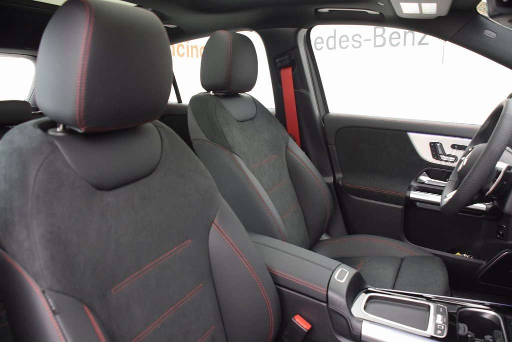 New 2025 Mercedes-Benz GLA 35 AMG 4MATIC image 16