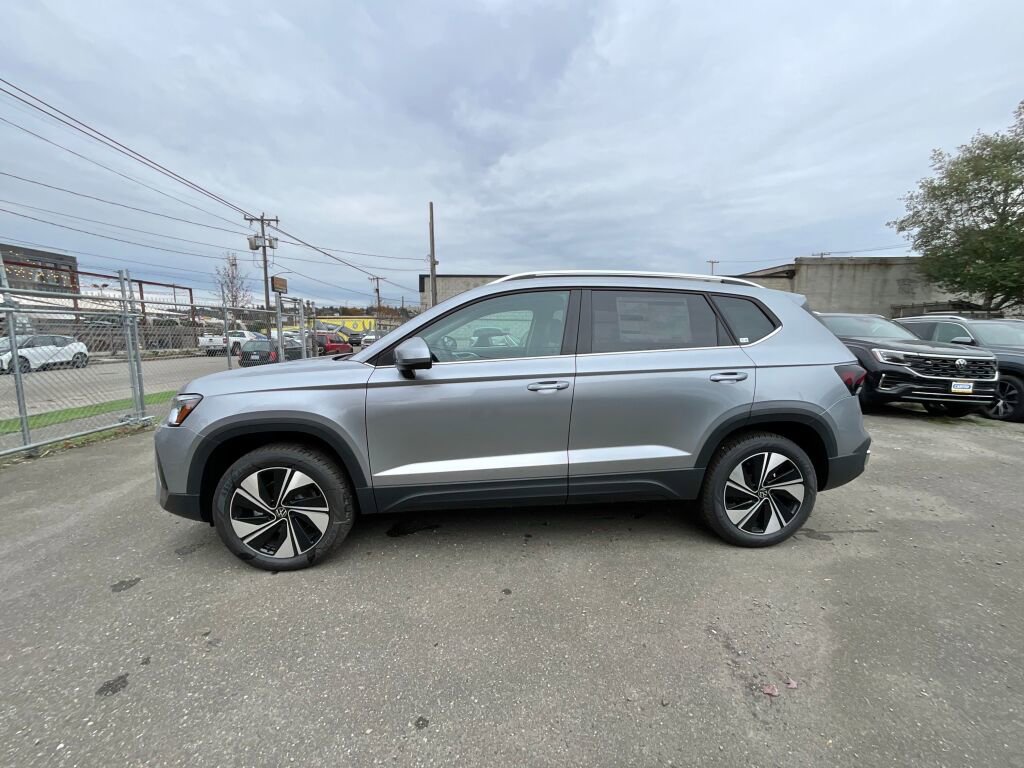 New 2025 Volkswagen Taos SE image 5