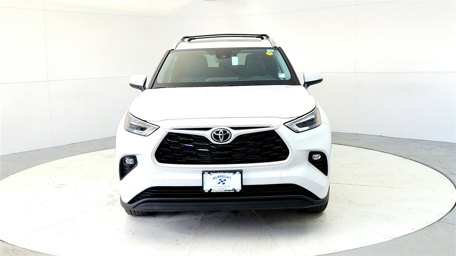 New 2026 Toyota Highlander XLE image 8