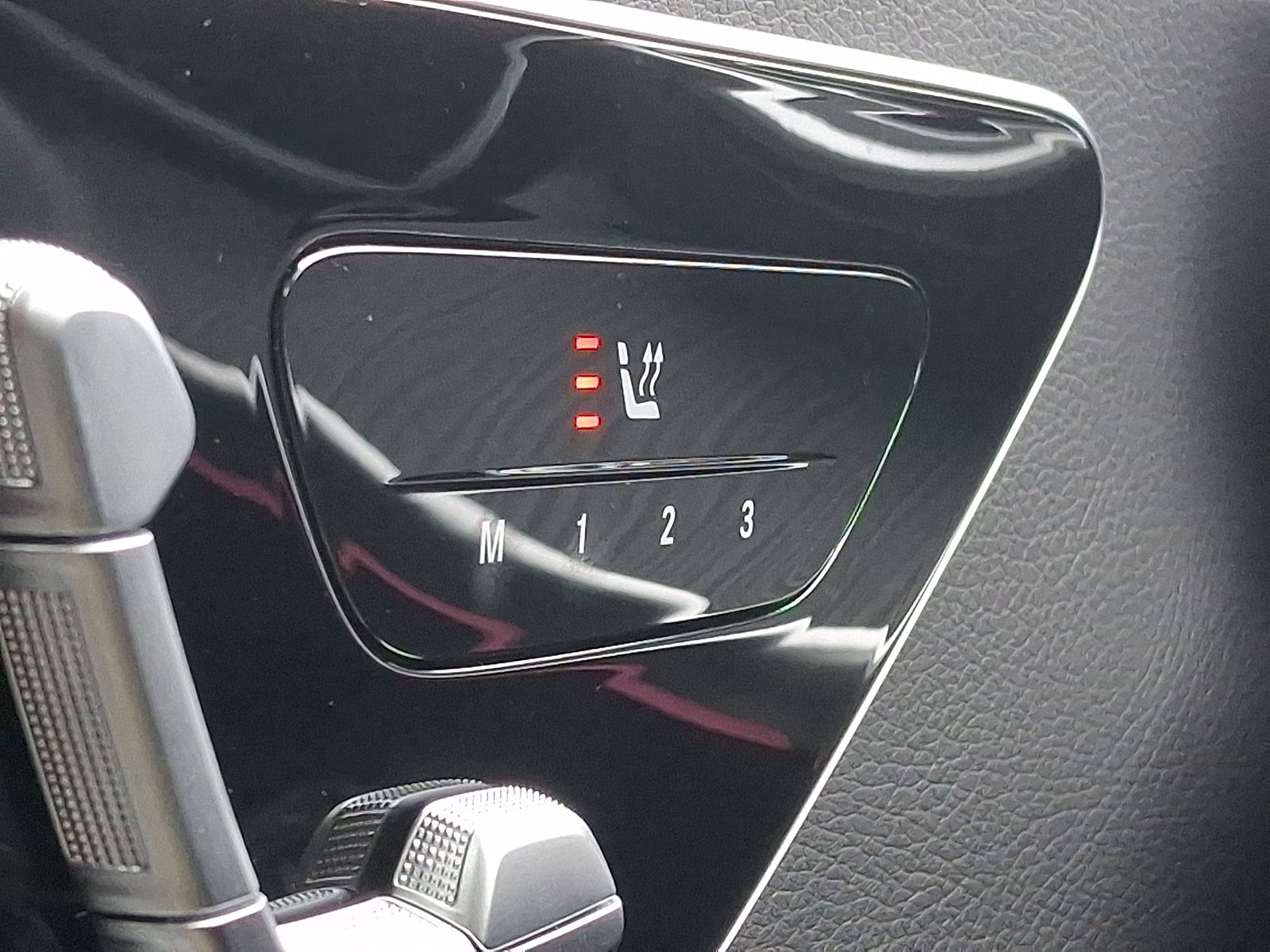 Used 2024 Mercedes-Benz CLE 300 4MATIC Coupe image 25