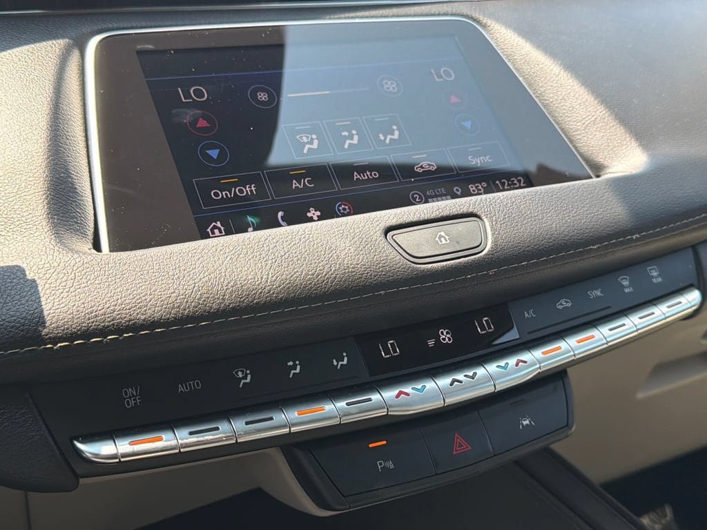 Certified 2022 Cadillac XT4 Luxury w/ Driver Awareness Package FWD image 9