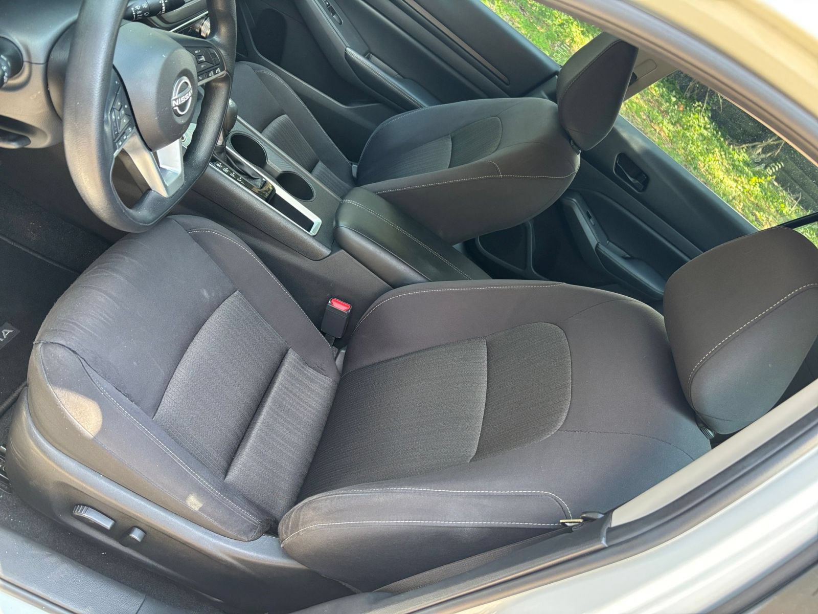 Used 2025 Nissan Altima 2.5 SV FWD image 31