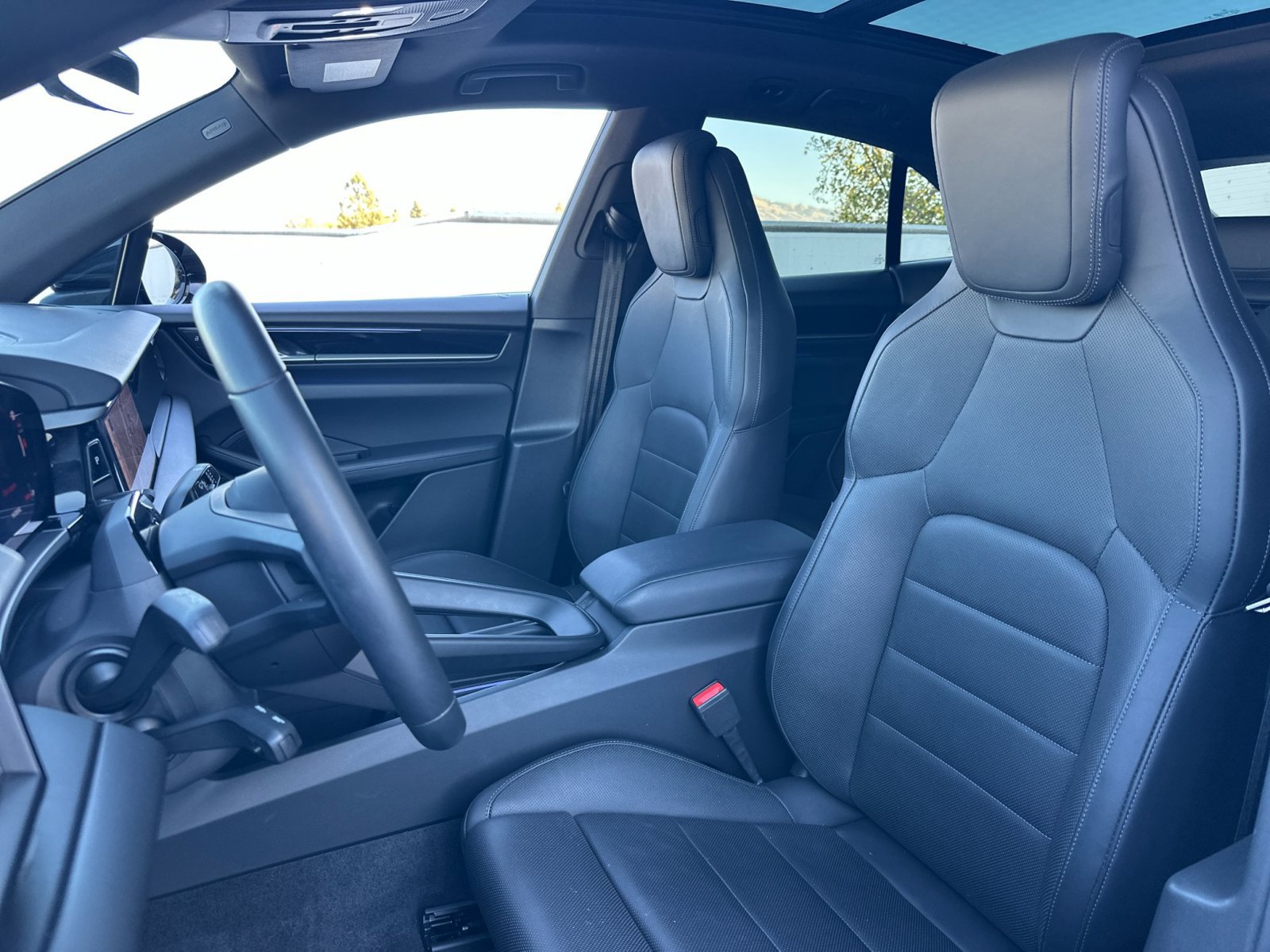 Certified 2026 Porsche Macan 4 Electric AWD/4WD image 6