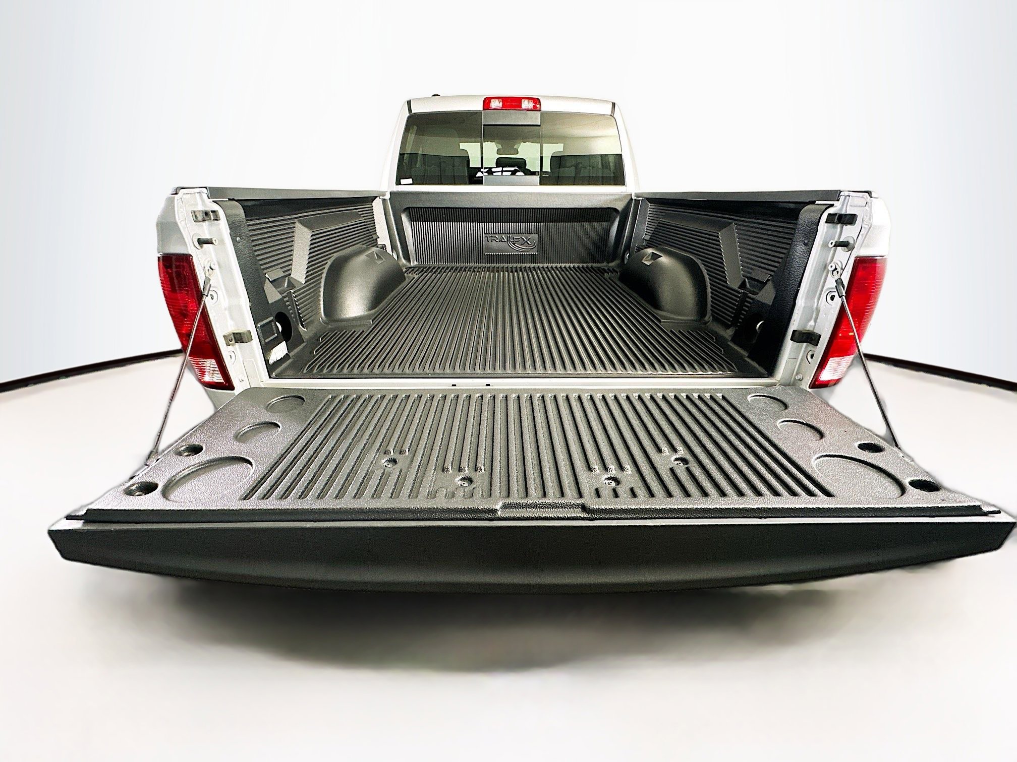 Used 2018 RAM 1500 Classic SLT image 28