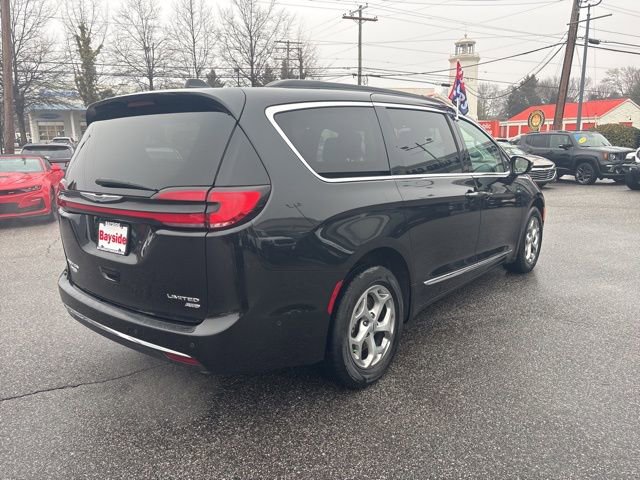 Used 2023 Chrysler Pacifica Limited image 35