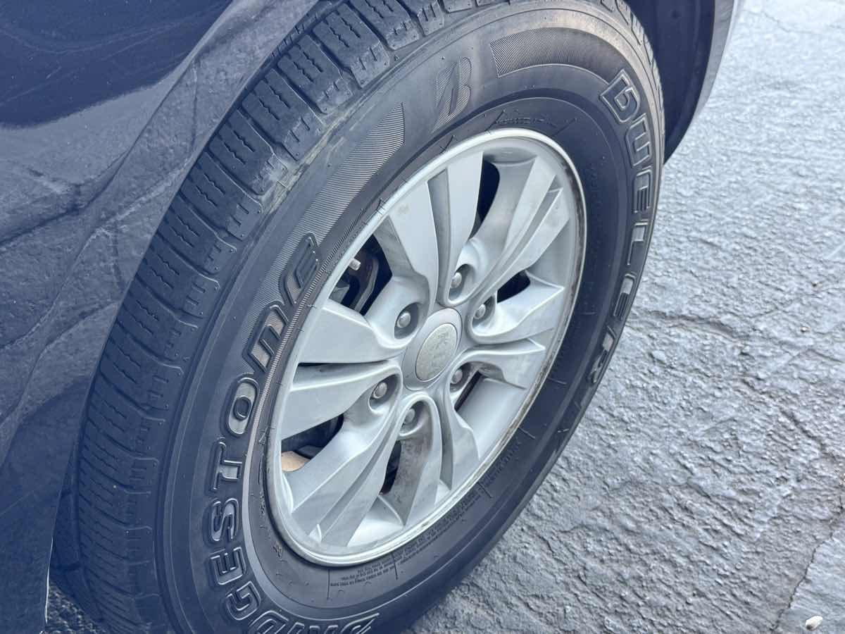 Used 2012 Kia Sedona LX w/ PWR Pkg FWD image 17
