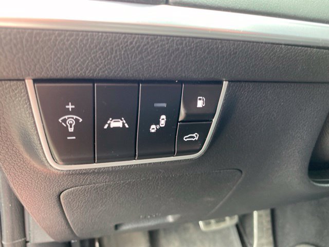 Used 2018 Kia Stinger GT2 AWD/4WD image 16