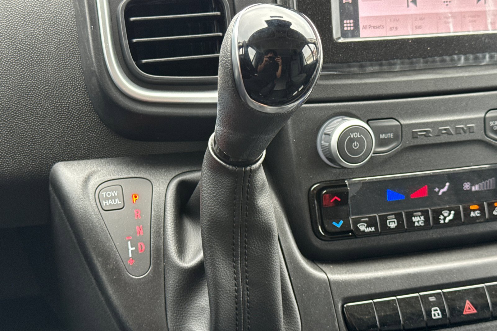 New 2026 RAM ProMaster 1500 w/ Quick Order Package 22G SLT image 20