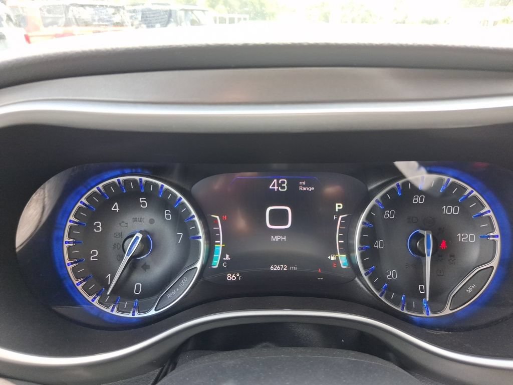 Used 2025 Chrysler Pacifica Select FWD image 31