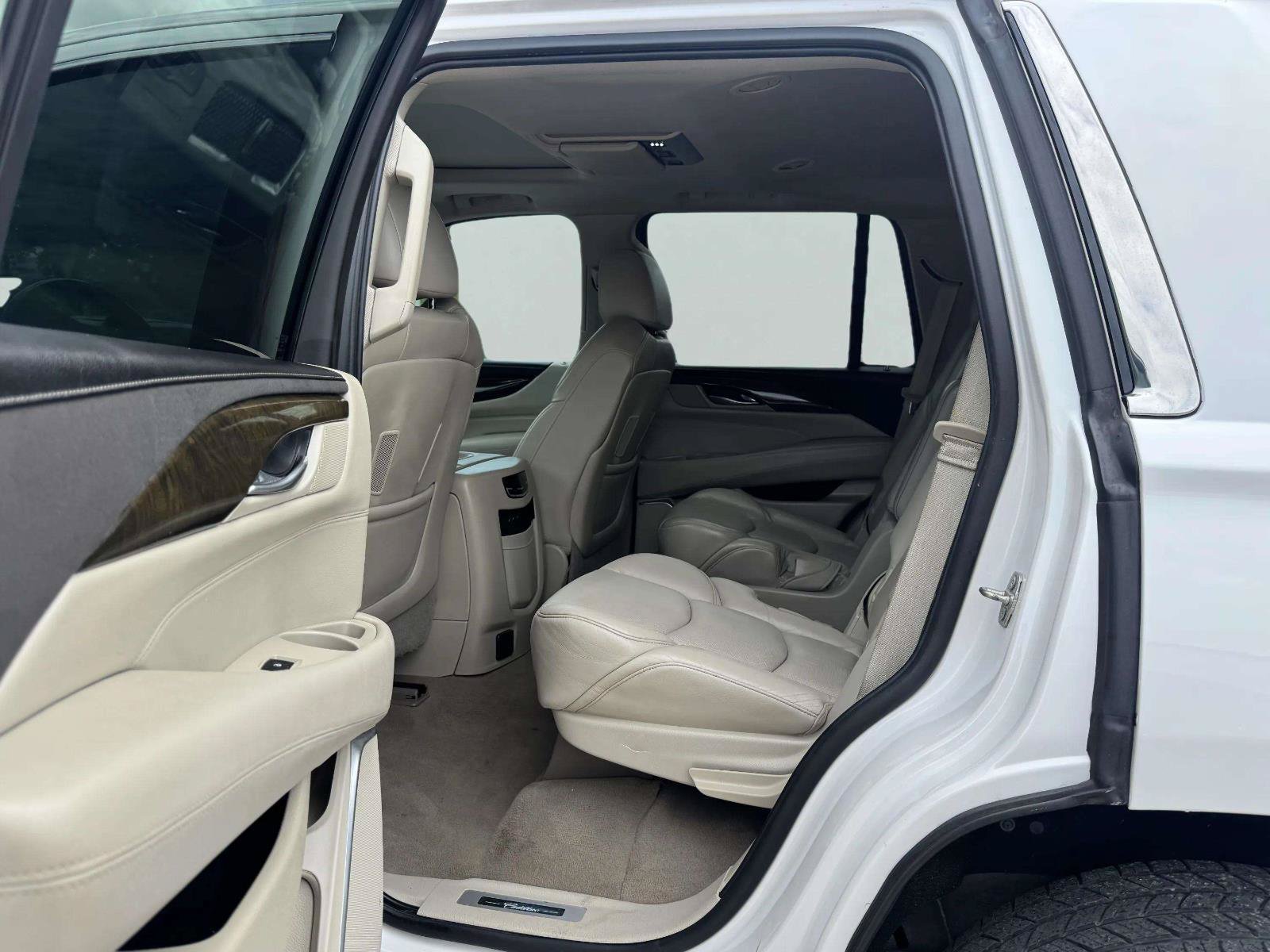 Used 2020 Cadillac Escalade Premium Luxury AWD/4WD image 36