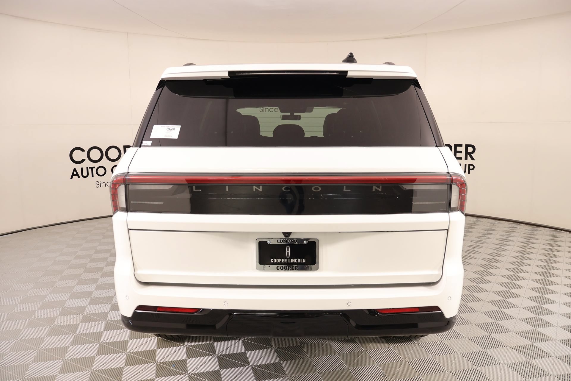 New 2027 Lincoln Navigator Reserve w/ Jet Appearance Package AWD/4WD image 23