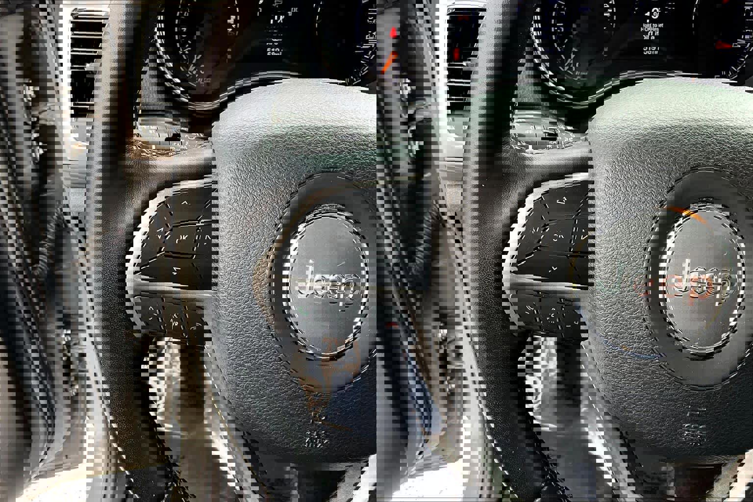 Used 2022 Jeep Grand Cherokee Laredo X image 24