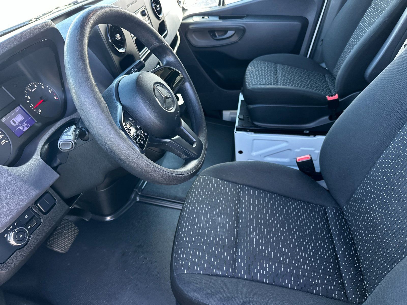 Used 2021 Mercedes-Benz Sprinter 1500 image 10