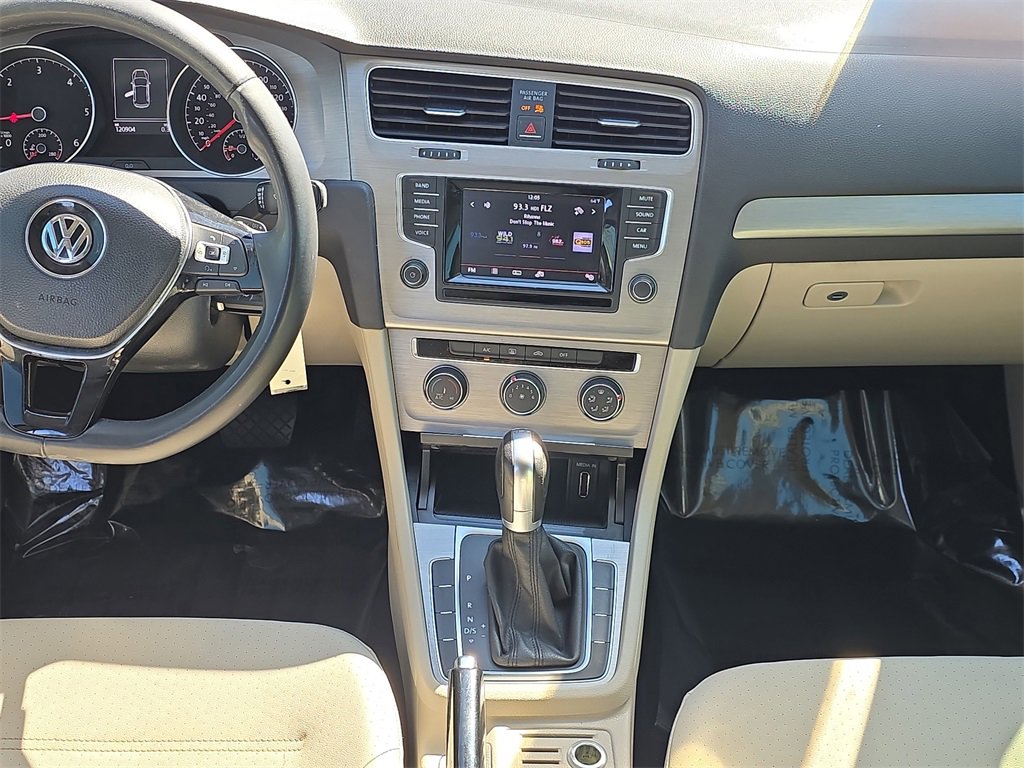 Used 2015 Volkswagen Golf TDI S image 16