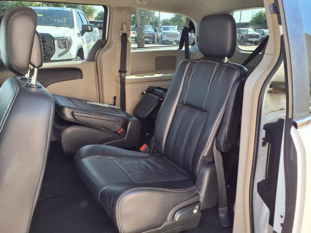 Used 2014 Chrysler Town & Country Touring FWD image 19