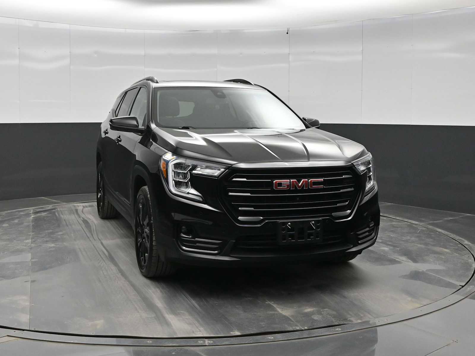 Used 2024 GMC Terrain SLT w/ Tech Package AWD/4WD image 2