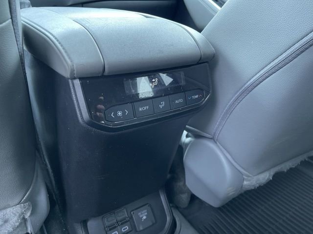 Used 2023 Toyota Highlander Limited AWD/4WD image 22