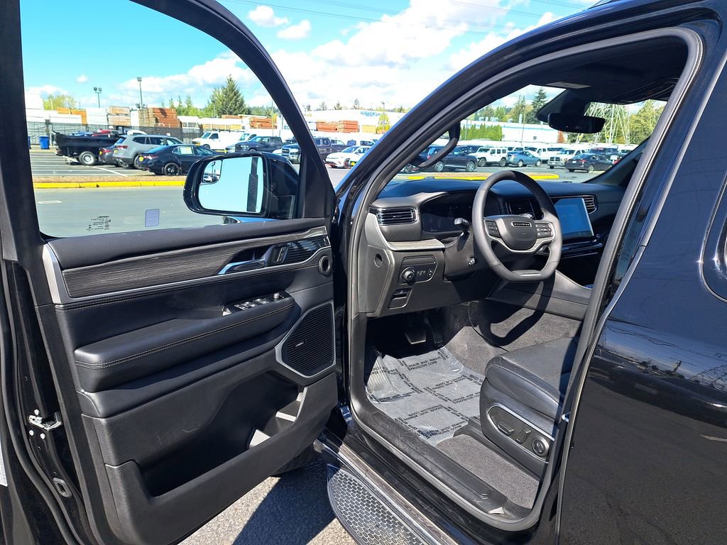 Used 2022 Jeep Wagoneer Series III AWD/4WD image 10