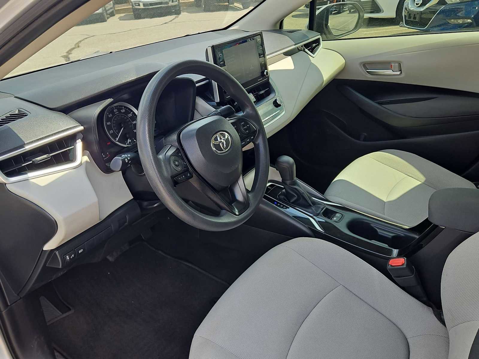 Used 2021 Toyota Corolla LE w/ LE Convenience Package image 10