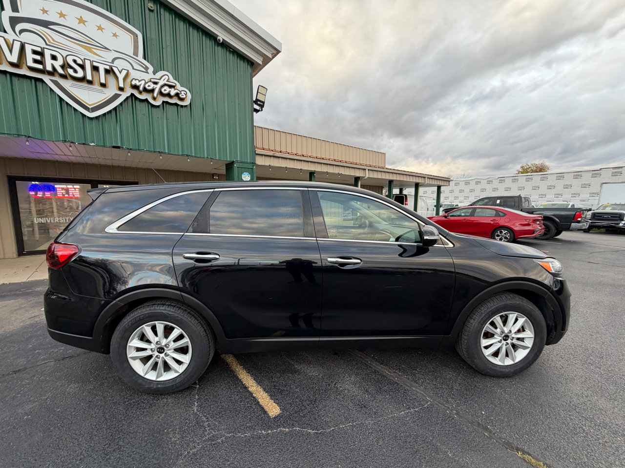 Used 2019 Kia Sorento LX image 2