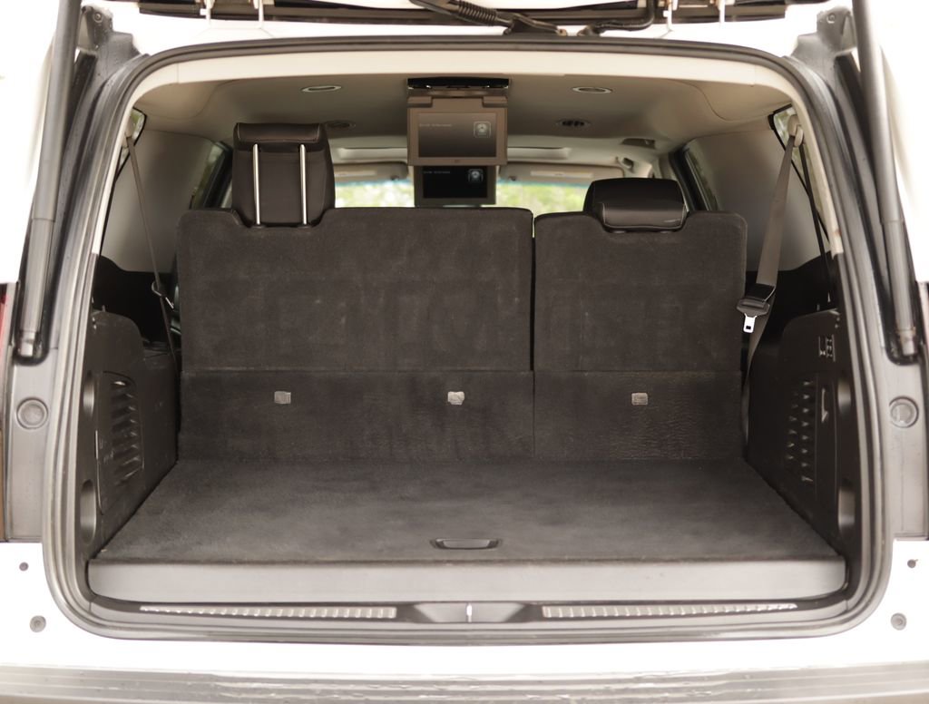 Used 2019 Chevrolet Suburban LT AWD/4WD image 36