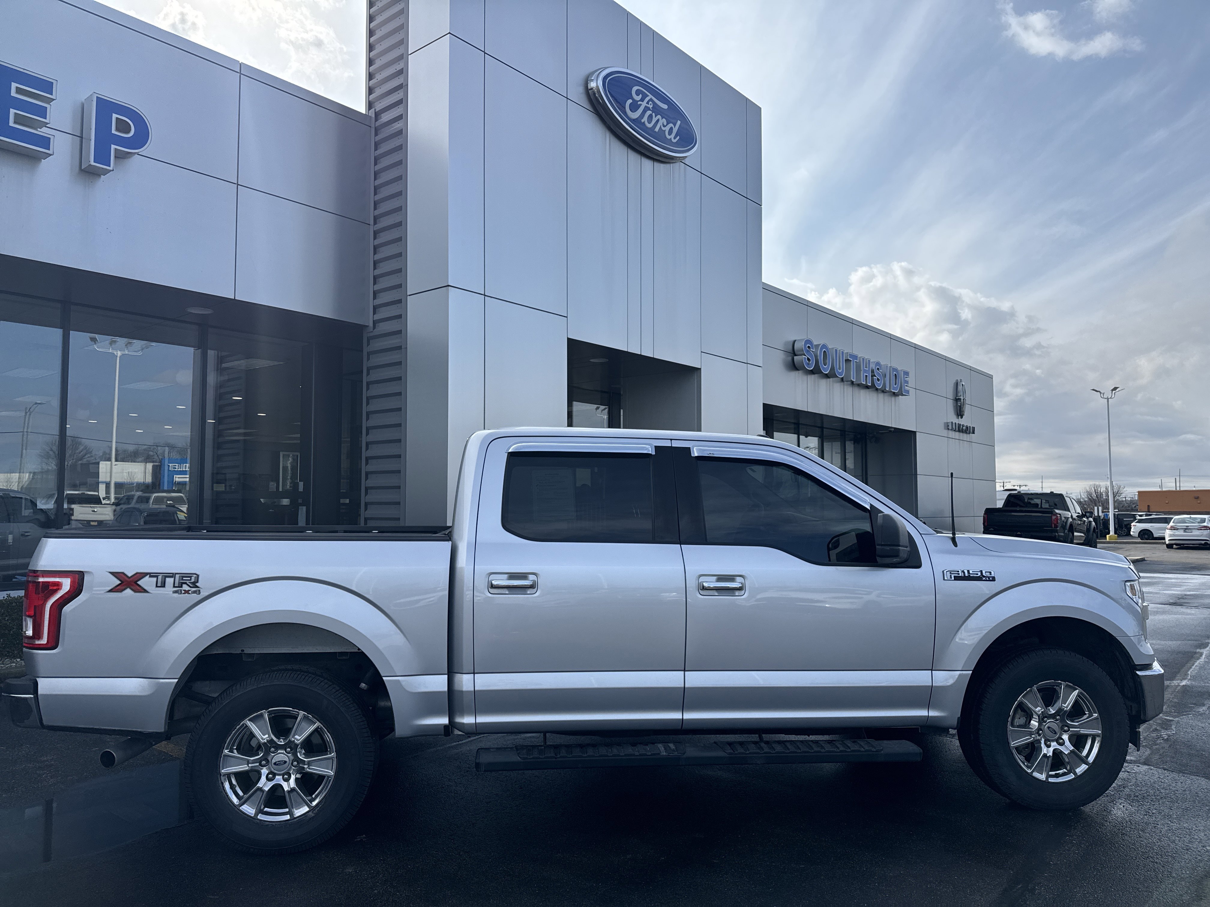 Used 2017 Ford F150 XLT w/ XTR Package image 8