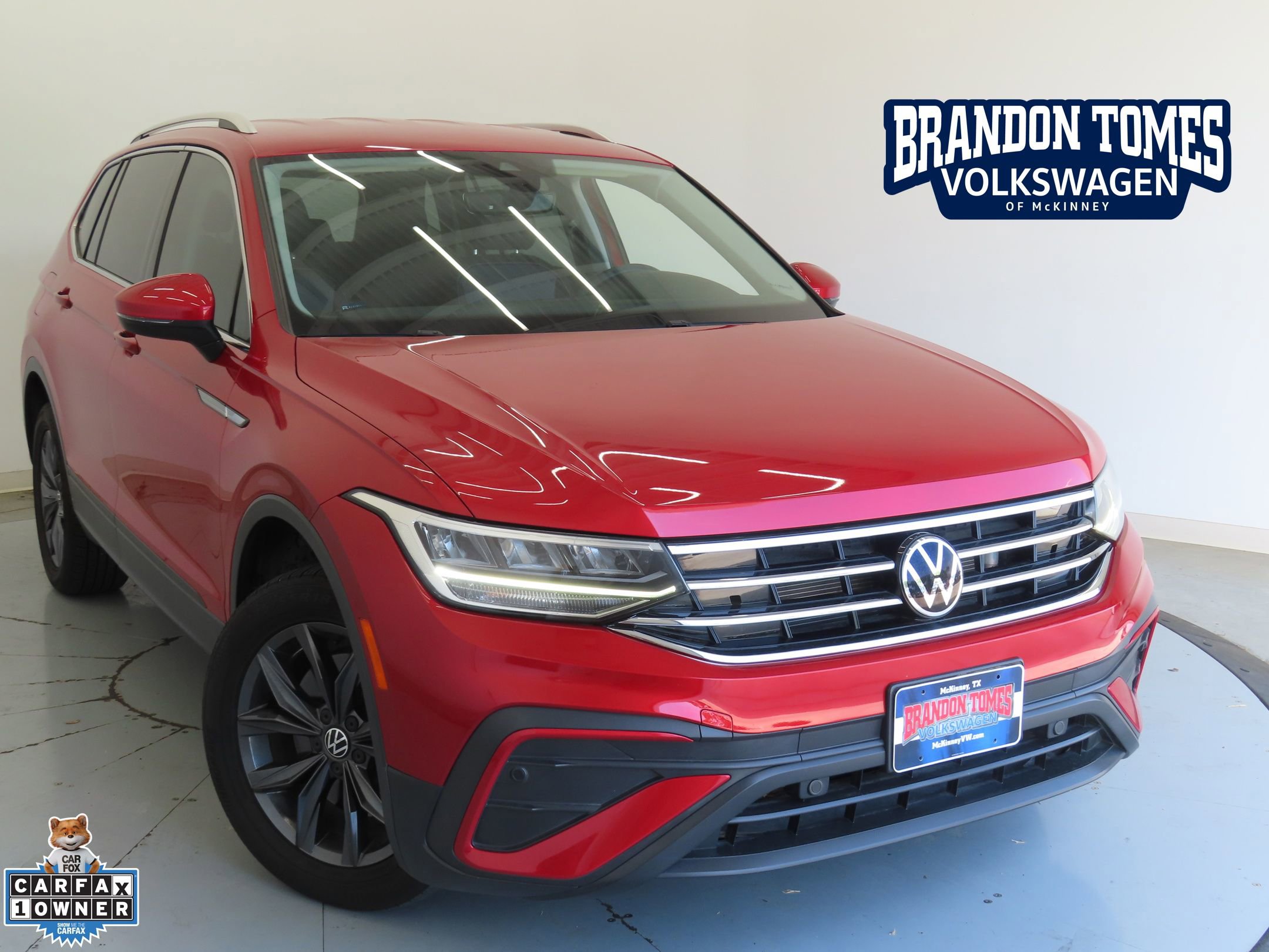 Used 2022 Volkswagen Tiguan SE FWD image 1