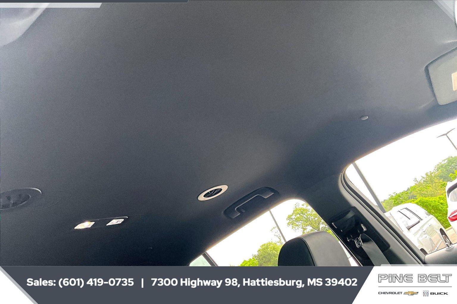 Used 2023 Chevrolet Traverse RS FWD image 16
