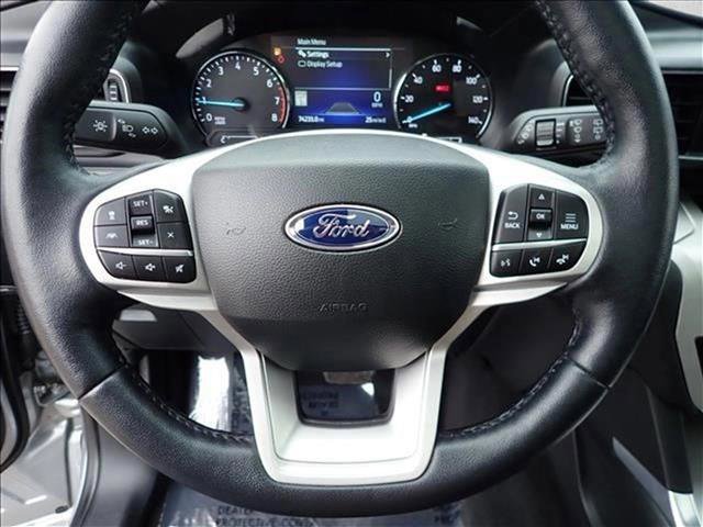 Used 2022 Ford Explorer XLT w/ Equipment Group 202A AWD/4WD image 15