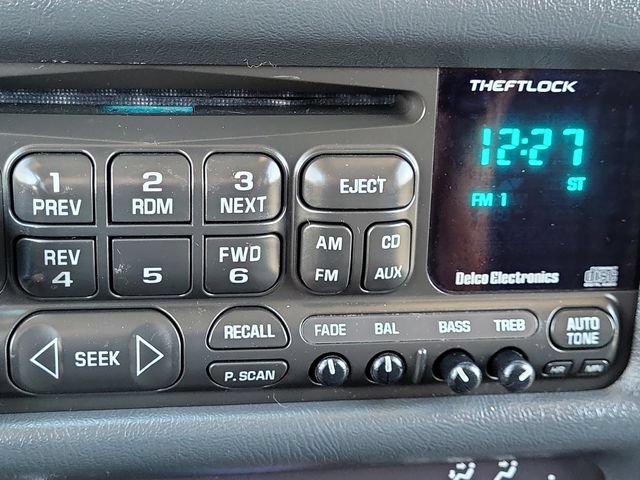 Used 2001 Chevrolet Blazer LS w/ Preferred Equipment Group AWD/4WD image 17