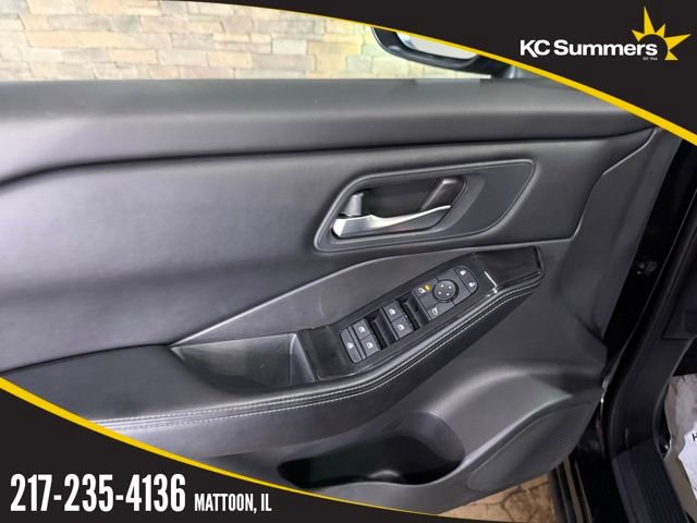 Used 2025 Nissan Rogue SV image 9